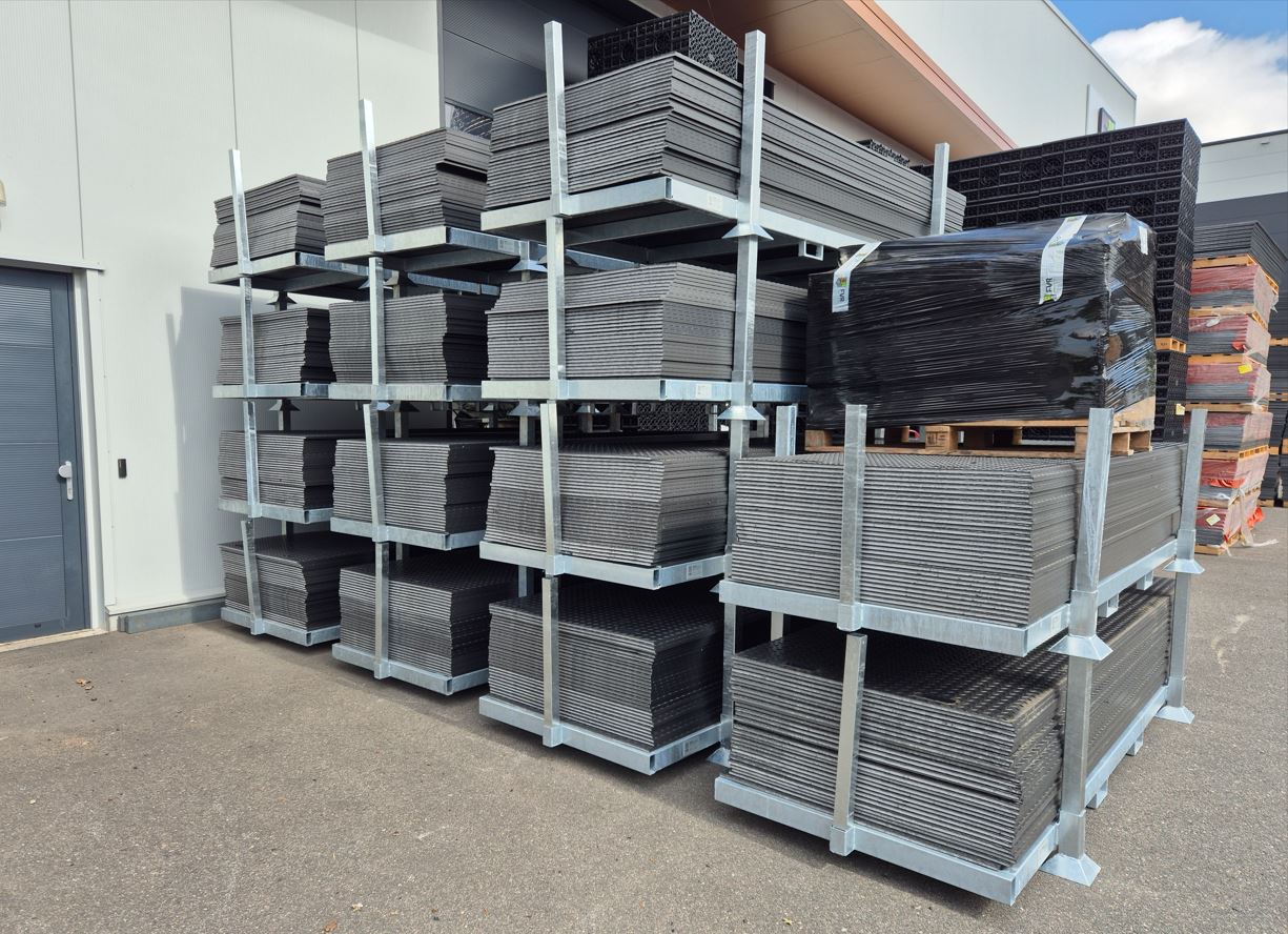 Stapelbox gefüllt mit Fahrplatten - 300x100x1,5cm-HD - Fotos 2